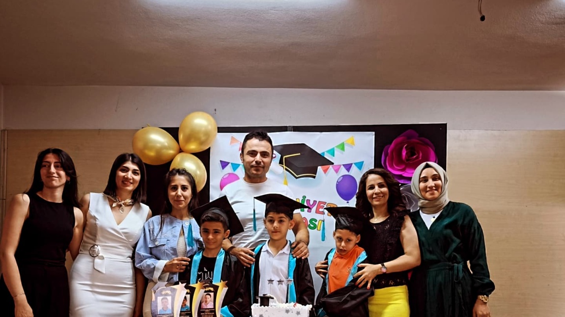 ÖZEL EĞİTİM ALT SINIFI ÖĞRENCİLERİ MEZUNİYET TÖRENİ 